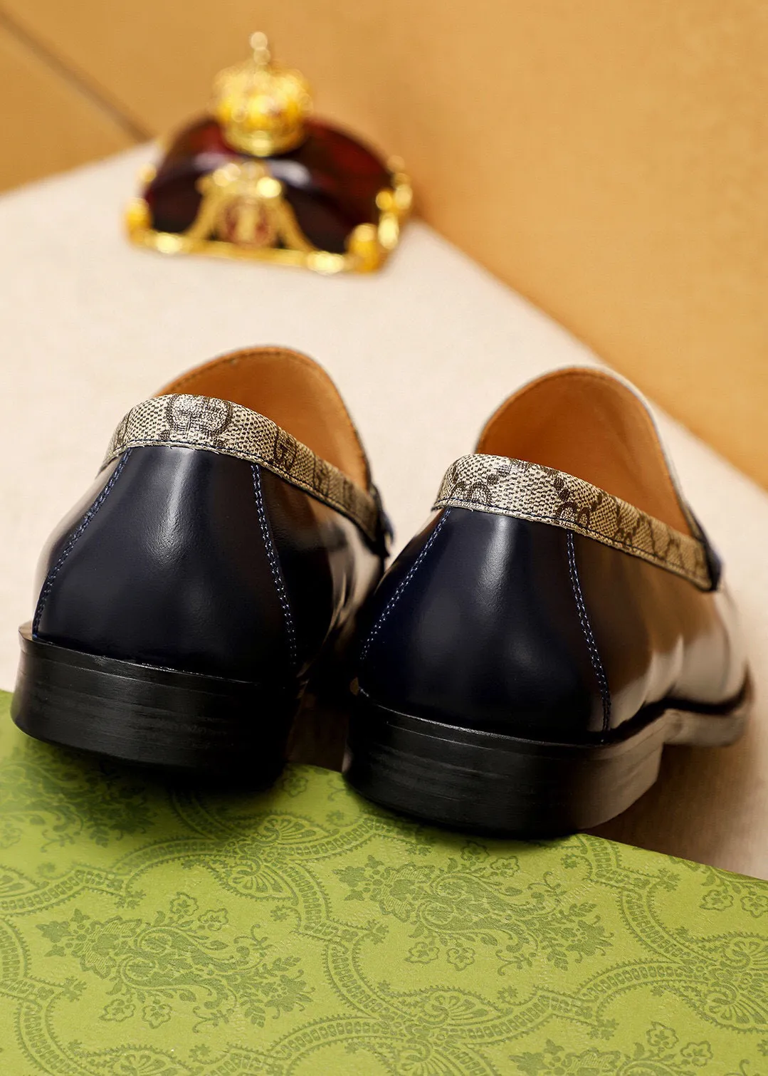Men's shoes 💰480 💐 Product trademark: GUCCI "Gucci" casual leather shoes Regular size: 38-44 (45🉑️customized) Product materials: Selected imported first-layer open-edge beaded cowhide leather upper + luxury hardware buckle, imported water-dyed cowhide leather lining. Strong three-dimensional visual effect, combined outsole Color: 3⃣️colors available